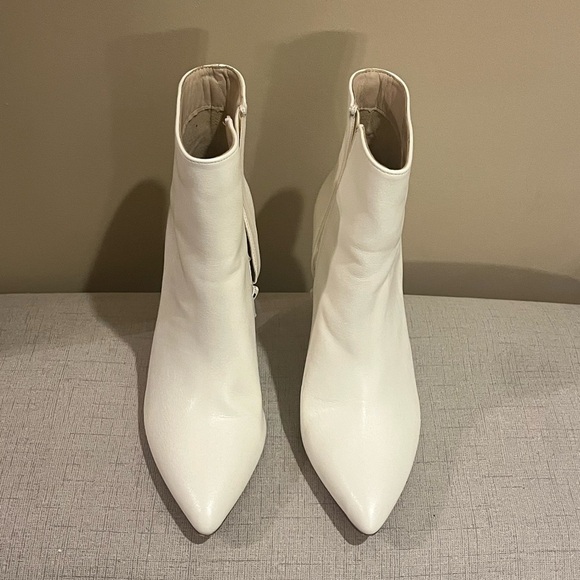 Oasis Society White High Heel Ankle Boots, size 8 - Picture 2 of 6
